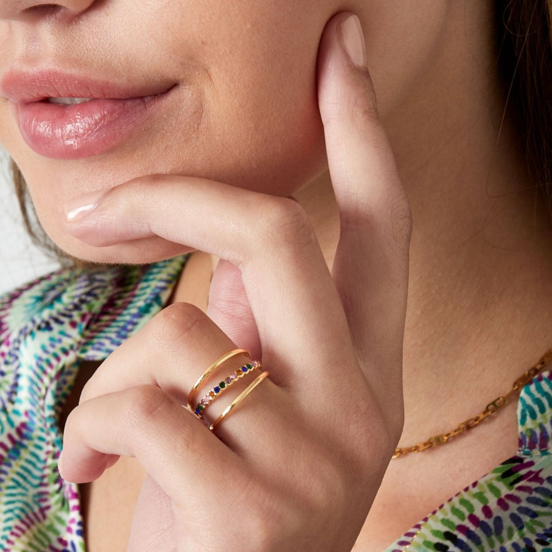 Ring drie laags met rij steentjes
