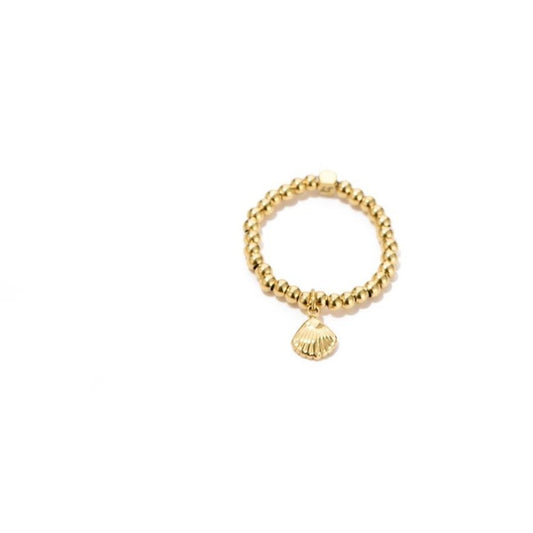 Elastieken ring ,met schelp bedel